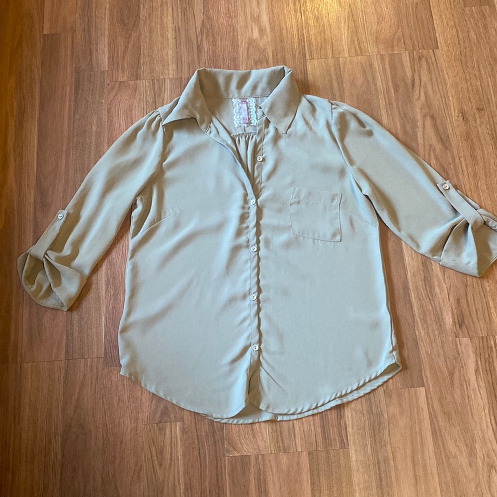 Ladies size S camel colored button up blouse. Gorgeous 3/4 sleeve, shimmery soft